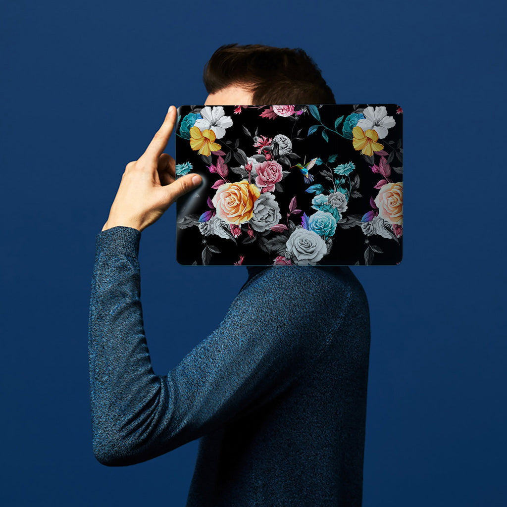 The form-fitting glossy hardshell case with Black Flower design