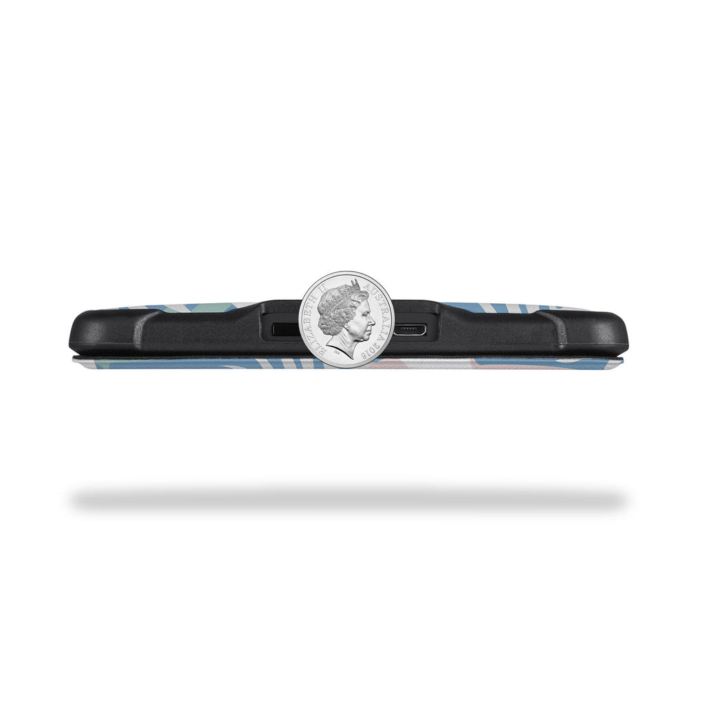 Thin and lightweight design allows for hours of comfortable reading