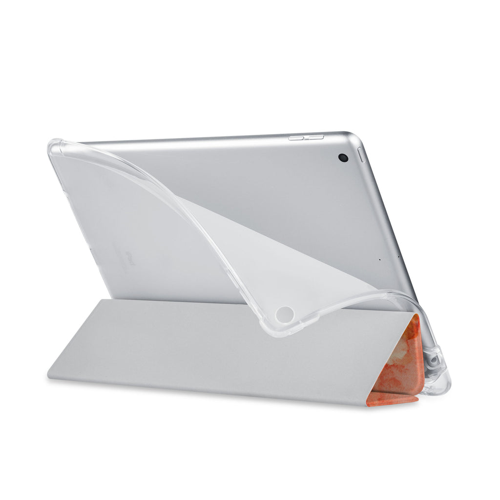 Balance iPad SeeThru Casd with Splash Design has a soft edge-to-edge liner that guards your iPad against scratches.