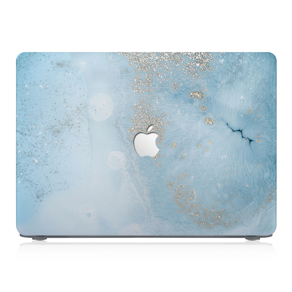 This lightweight, slim hardshell with 01 design is easy to install and fits closely to protect against scratches